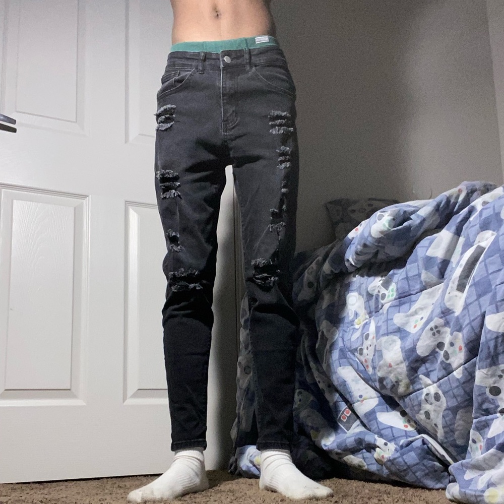 ripped skinny jeans (PRICE CAN BE NEGOTIATED*)